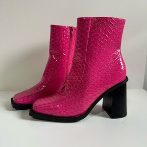 Daisy Street Exclusive heeled boots in pink croc Size 38